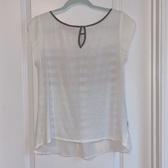 ⚡️ 3 for $20 ⚡️ELLE Cap Sleeve Striped Blouse - Picture 4 of 9